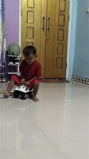 CAR PUTIH LAGI BALAPAN