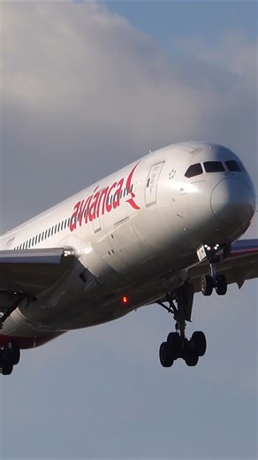 Avianca Boeing 787 Dreamliner N796AV at London Heathrow Airport #shorts #lhr