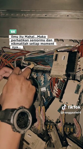 Bongkar&Cleaning PLC#plc #kelistrikan #kabellistrik #listrik #3phase #avometer #mekaniktiktok #fyp #powersupply #plc #fyp #powersupply #mccb #panellistrik #kontaktor #relay #mcb #elektrik #fypシ゚viral #fypシ #CapCut