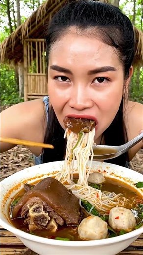 🍜🐷 Ultimate Kuy Teav with Pork Trotter Soup — One Bite Craving