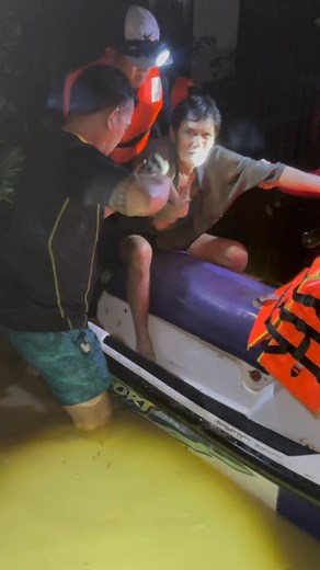 317K views · 4.1K reactions | Chú đang trong nguy kịch chưa mất nhưng tiên lượng xấu lắm chỉ đợi thôi .!  Còn hai cụ còn lại tình trạng sức khoẻ cũng khá yếu .! Cầu mong cho mọi việc đều đc bình an .! | Trương Minh Khoa | Facebook