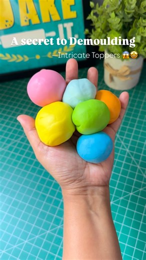 Sangeeta Ghosh | Baking Academy on Instagram: "Sharing my Secret to Demould Intricate Toppers! 😱🤩 Following these steps will help you create some cute multicolor aqua theme topper with smooth demoulding ❤️ 🔥 PRO Tip : while working with intricate moulds, always pop the mould in the freezer after filling it with fondant for a hassle free de moulding 🫰 Still have doubts? Feel free to ask in the comments below! 👇🏻 ✅ Keep following @sangeetas_cooking_mantra for amazing daily content! 🫶 #fonda
