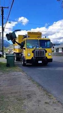 Hawaiian Yard Waste #garbagecollection #garbagetruck #trashtrucks #hawaii #peterbilt #trucking #yard