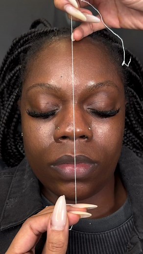 𝐐𝐔𝐈𝐂𝐊 𝐌𝐀𝐏 𝐖𝐈𝐓𝐇 𝐌𝐄 🤍 WATCH THIS MAPPING VIDEO IF YOU NEED HELP WITH YOUR MAPPING TECHNIQUE ✨ (excuse the yellow on my fingers and nails, I tried yellow mapping string before this 😂) ____________________________________________ #quickmapping #browmap #browmapping #browmappingtechnique #mapping #browmappingtraining #brows #pmu #henna #atlbrows #atlbrowtint #atlbrowspecialist