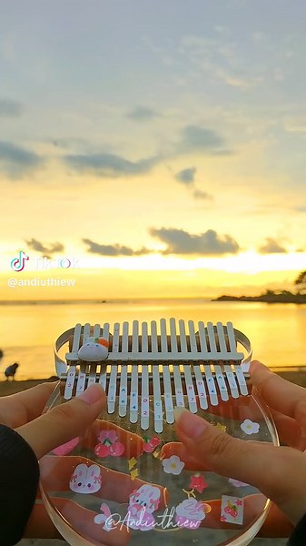 Kalimba Tutorial: Pasilyo - Sunkissed Lola Cover