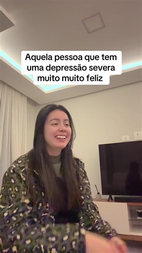 Sabe quando uma pessoa com depressão severa começa a parecer feliz demais, do nada? Às vezes, não é melhora. É despedida. Essa euforia pode ser o alívio de quem já tomou uma decisão silenciosa. Fica o alerta: nem toda felicidade é leveza. Às vezes, é a última tentativa de parecer bem. Se você ou alguém próximo está assim, fale com alguém. A psicoterapia pode salvar vidas. Você não precisa carregar isso sozinho(a).” 💬 Agende sua sessão. Vamos conversar? #psicoterapia #depressao #autocuidado #pre