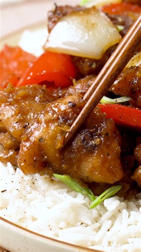 Black Pepper Chicken – glossy, peppery, garlicky stir fry that’s bold, punchy, and on the table in under 30 minutes. Recipe 👇👇 | JoCooks