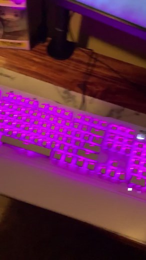 I’ve had this mouse for a month 😅 #roccat #pcmouse #MyBFF #sendhelp #IAmLost