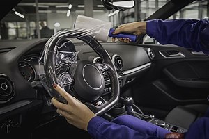 Car Care Tips: कार चलाते हुए स्टीयरिंग होता है अहम, जानें कैसी लापरवाही के कारण बढ़ जाता है खतरा