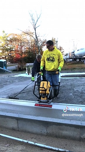 Introducing the DEWALT POWERSHIFT™ Concrete Power Screed Kit