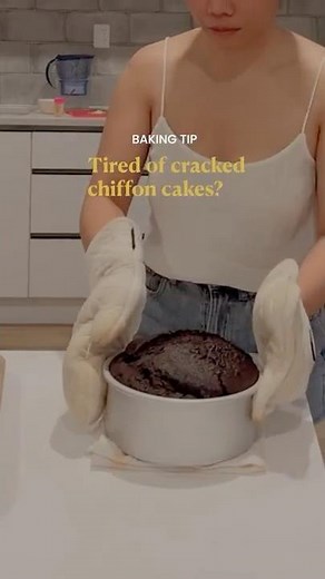 How to Make Flat Cakes Every Time - Water Bath Hack!