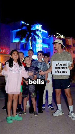 SHE CAN SING IN SIGN LANGUAGE!