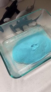 54K views · 956 reactions | We love how @rainbow.and.bright put together this sensory play idea for her little one creating a Bluey beach treasure hunt!  Combining Berry Blue Jelly Crystals with crushed biscuits to make this beautiful beach spread.  | Aeroplane Jelly | Facebook