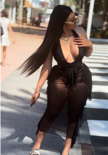 Baddie Aoki (@baddieaoki) - POV you seen your crush walking down ocean drive #fyp #miamibeach #Aoki #iLoveAoki