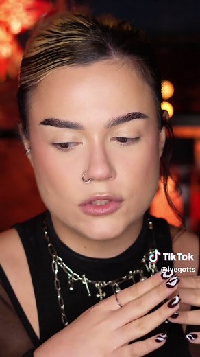 Maquiagem Inspirada no Último Show de Ozzy Osbourne: Olho Preto Glossy