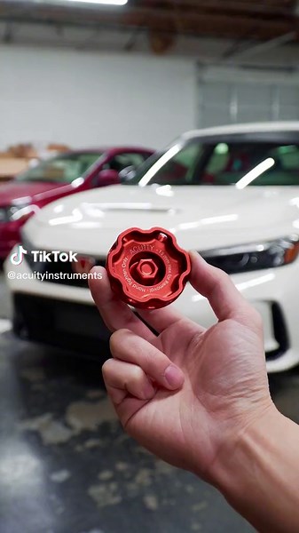 This is the easiest mod you can do to spice up your engine bay. Our Podium Oil Caps are made from satin anodized billet aluminum (purple, teal, red, and black), and feature an easy-grip profile plus a center hex and cross holes for loosening with a tool when you’re in a pinch. They will fit Honda/Acura B, D, F, H, I, J, K, L & R Series Engines. Learn more about them on our website! #cars #carsoftiktok #honda #jdmcars #jdmculture #automotive #civictyper #fl5 #asmr #asmrcars