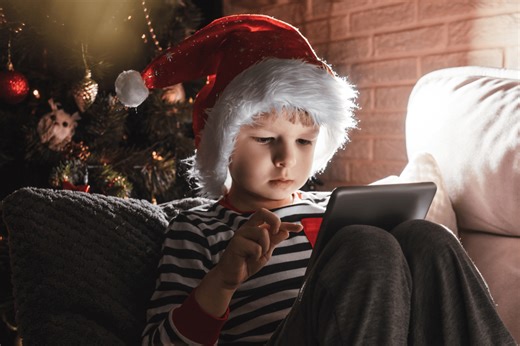 3 reasons why children ignore their new toys after Christmas, according to experts - Netmums