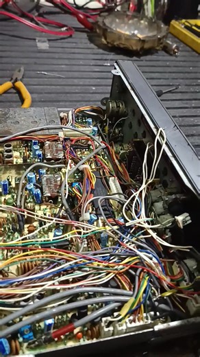 17K views · 529 reactions | De 2 Yaesu FT757 gx detonados salió uno funcionando, el otro por el estado fue donante!!!! | Reparación Equipos de Comunicaciones - Radioaficionados y Comerciales | Facebook