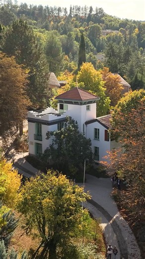 🌿✨ Et si votre prochain voyage était plus proche que vous ne l’imaginez ? Cap sur Digne-les-Bains avec Bernard Sabbah, entre paysages grandioses, douceur de vivre et découvertes locales. Une escapade inspirante à savourer le temps d’un week-end. 👉 Retrouvez Le Mag du Samedi Voyages sur M6 avec APST et No Risk Travel ! https://bit.ly/4pEuDtv | M6