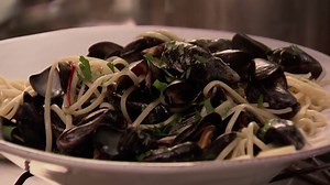 557K views · 6.6K reactions | A summer favourites, linguine with mussels and a garlic, chilli and sherry sauce. | Nigella Lawson | Facebook