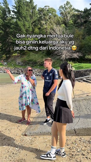Gak nyangka mertua bule bisa giniin keluarga aku yg jauh2 dtng dari Indonesia 🥹 iya mama mertua baik banget siapin piknik sampe jam 12 malem, mertua bule mau keluarga Indonesia have the best time in New Zealand 🫶🏻🥰 #fyp #foryou #mertuabule #luarnegeri #newzealand