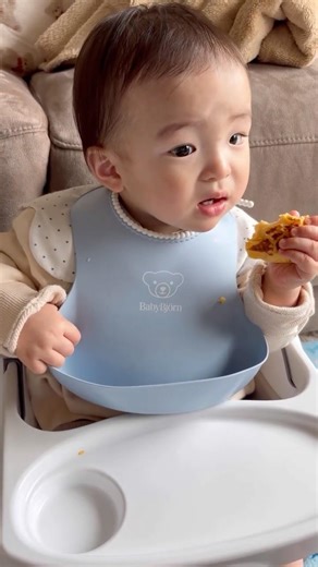 お昼はフレンチトースト率高め🍞#1歳 #1歳1ヶ月 #離乳食 #つかみ食べ