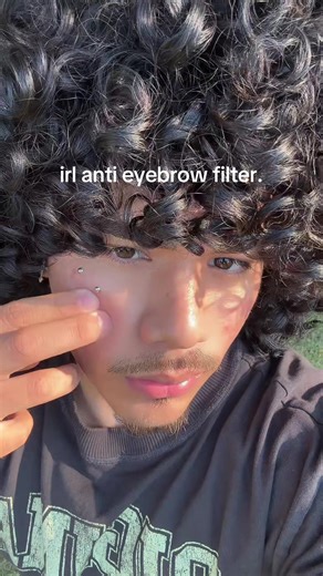 Test Anti Eyebrow Piercing With IRL Filter