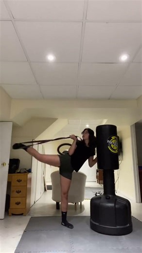 Epic Taekwondo Fail: Anime Art Meets Real-Life Sidekick Skills! #fyp #tkd #mma #flexible