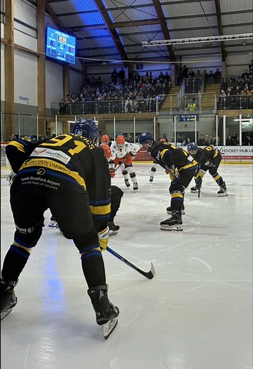 Oli practicing his golf swing on the ice 🤣 #leedsknights #icehockey #golf #sportjournalism #leeds