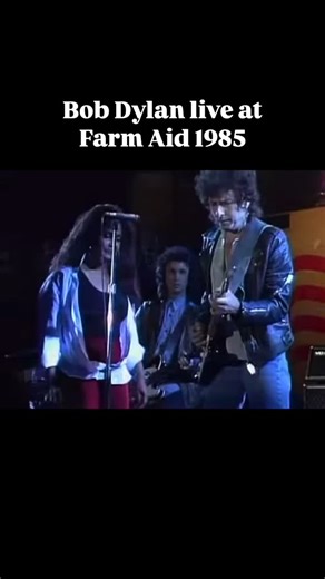 Bob Dylan and Madelyn Quebec sing „I‘ll Remember You“ backed by Tom Petty & The Heartbreakers live at Farm Aid 1985. #bobdylan #farmaid #madeleinequebec #tompetty #tompettyandtheheartbreakers | Daily Dylan