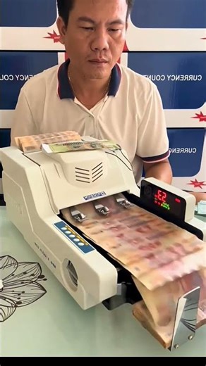 His smart money counting machine