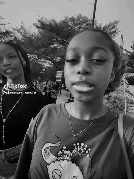 Enchanting Pearl Dance: A Whimsical Performance