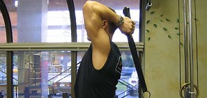 Rosca francesa (tríceps francês): como fazer o exercício corretamente
