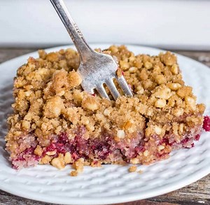Use fresh or frozen raspberries in this extra moist Raspberry Coffee Cake with nut streusel topping. Makes a small 8×8 cake and is delicious with a cup of coffee. https://thebestcakerecipes.com/raspberry-coffee-cake/ | The Best Cake Recipes