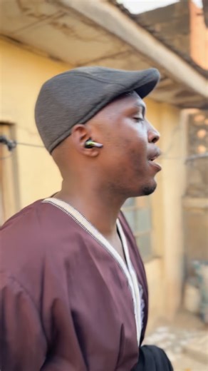 Najib Yusif Saleh on Instagram: "Zasu goyemu abaya😭😂😂😂😂"