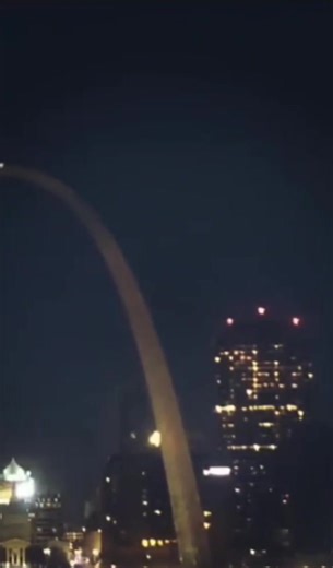 Meteor 🔥 over St Louis arch on December 31,2025 New years Eve | National Weather Watchers