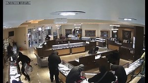 FLASH MOB ROBBERY: A group of about 20 people used sledgehammers to rob a California jewelry store. https://bit.ly/3KMnLs9 | KABB FOX 29 News, San Antonio