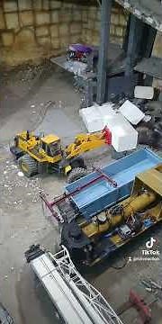 INSANE RC Komatsu WA600-6 loads 20t Marble Blocks! Real Power in Action! (NO CGI)