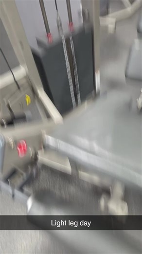 Leg Day, pre-exhaust with leg extensions before hittin heavy squats #legs #bodybuilding #fyp #workout #chill