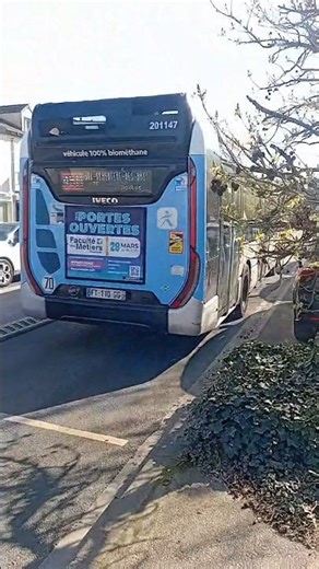 Départ Bus d'un Iveco Urbanway 12 GNV IDFM Bus 4511 Direction ST Geneviève Des Bois Z.I Croix Blanch