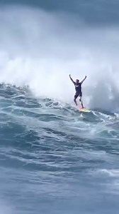 842K views · 15K reactions | Billy Kemper sending it all the way through Waimea shorebreak to a roaring beach crowd during The Eddie Aikau Big Wave Invitational. ️ Shannon Reporting #EddieWouldGo #bigwavesurfing | Shannon Reporting | Facebook