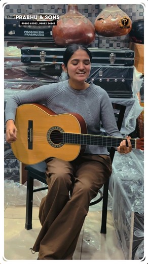 Awaz Kaur Beautiful Live Singing