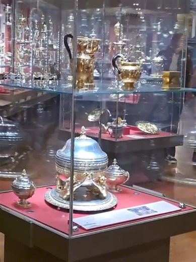 Exploring the V&A Gallery: Art and Elegance in London