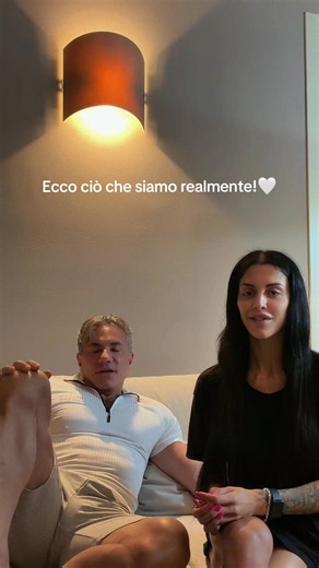 Il video chiarisce credo in modo piuttosto esaustivo il significato della nostra pagina, del nostro immenso amore, della nostra differenza di età, della nostra passione per le gare di bodybuilding, dei nostri sogni futuri e dei sentimenti che ci legano tremendamente! Ripetiamo insieme: 1 non è una pagina commerciale 2 non dobbiamo vendervi nulla 3 qui non si millanta nulla 4 non ci sono segreti 5 non è una pagina per apparire ma per coinvolgervi nel nostro amore e nella le nostre passioni 6 non 