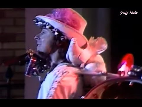 Remy Bricka - Elle dit Bleu, elle dit Rose (1977 - Music Video HD)