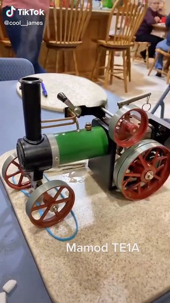 Miniature Steam Traction Engine | Mamod TE1A Model