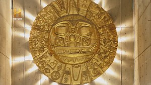 936K views · 34K reactions | Los antiguos construyeron un templo tras otro en el mismo lugar y algunas leyendas incas, podrían dar pista del motivo. Este misterioso disco dorado es la reliquia inca más sagrada, se dice que activaba la comunicación con los cielos al situarlo en un punto del Qoricancha. Si eres fan de Alienígenas Ancestrales, mira los episodios completos en https://latam.historyplay.tv/ | HISTORY | Facebook
