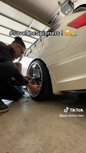 Ridin' Spinners: Transforming Car Wheels with Spinner Rims