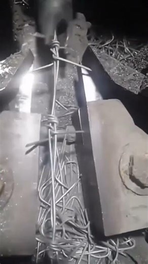 making barbed wire by powerful automatic machines#machine