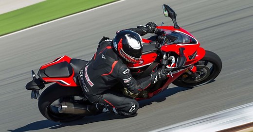 2017 Honda CBR1000RR and CBR1000RR SP Review